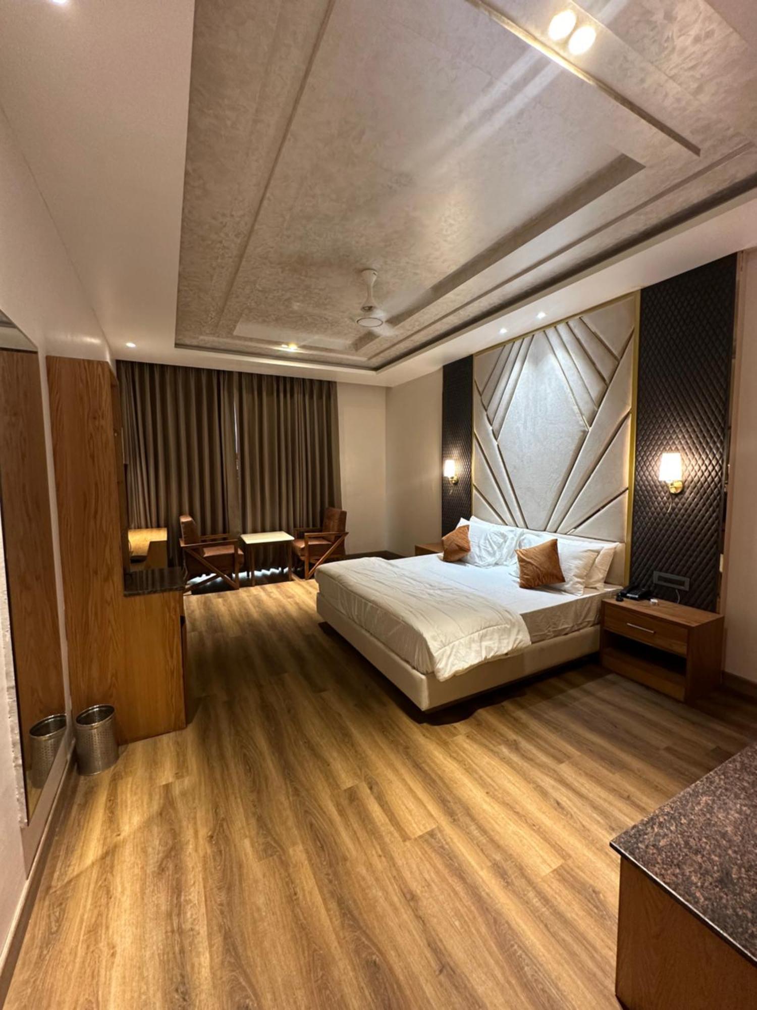 Mayur Simran Rājpura Exterior foto